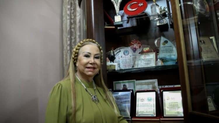 <p>&Uuml;nl&uuml; şarkıcının zayıfladığı ve cildinin gerginleştiği de g&ouml;r&uuml;ld&uuml;.</p>

<p>&nbsp;</p>
