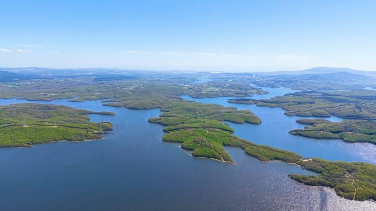 <p><span style="color:#B22222"><strong>SEVİNDİREN MANZARA</strong></span></p>

<p>İstanbul Su ve Kanalizasyon İdaresi verilerine g&ouml;re İstanbul genelinde baraj doluluk oranlarında dikkat &ccedil;eken bir y&uuml;kseliş yaşanırken, &Ouml;merli Barajı da en fazla su tutan kaynaklardan biri olarak &ouml;ne &ccedil;ıktı.</p>

<p>&nbsp;</p>
