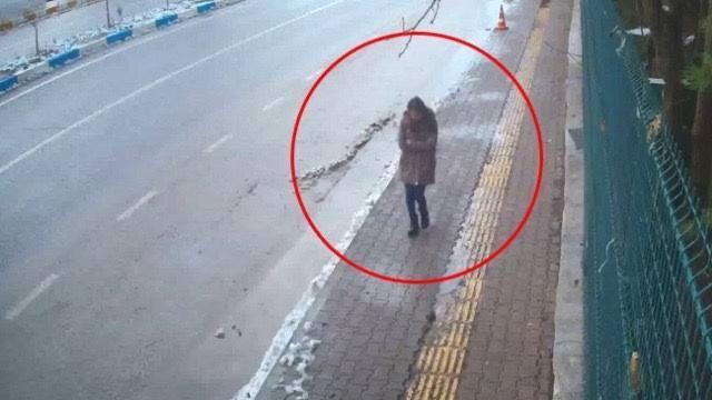 <p>&nbsp;Soruşturmayı baştan ele alan Başsavcı Ebru Cansu&rsquo;nun talimatıyla, &lsquo;Jandarma Dedektifleri&rsquo; olarak bilinen Jandarma Su&ccedil; Araştırma Timleri (JASAT) personelinden oluşan &ouml;zel ekip kuruldu. G&uuml;listan Doku'nun kaybolmadan &ouml;nceki g&uuml;n ve kaybolduğu g&uuml;ne ait kentteki t&uuml;m KGYS g&ouml;r&uuml;nt&uuml;leri, PTS kayıtları toplandı. G&uuml;listan'a ait yeni g&ouml;r&uuml;nt&uuml;lerin de bulunduğu, 67'si ana arter olmak &uuml;zere toplamda 70 KGYS ile g&uuml;venlik kameralarına ait ek 700 saatlik g&ouml;r&uuml;nt&uuml; de dosyaya girdi.</p>

<p>&nbsp;</p>

