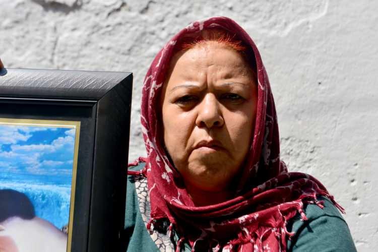 <p><span style="color:rgb(165, 42, 42)"><strong><em>Adalet Bakanı Akın G&uuml;rlek,&nbsp;</em></strong></span>Ceza İşleri Genel M&uuml;d&uuml;rl&uuml;ğ&uuml; b&uuml;nyesinde kurulan Faili Me&ccedil;hul Su&ccedil;ları Araştırma Daire Başkanlığı ile kadın ve &ccedil;ocuk cinayetleri başta olmak &uuml;zere toplum vicdanını yaralayan dosyaların yeniden mercek altına alınacağını duyurdu.</p>

<p>&nbsp;</p>

<p>Bakan G&uuml;rlek&rsquo;in a&ccedil;ıklaması, Jale S&uuml;rer&rsquo;in annesi Hatice ile babası Kazım S&uuml;rer&rsquo;i, (57) kızlarının katillerinin bulunması konusunda umutlandırdı.</p>
