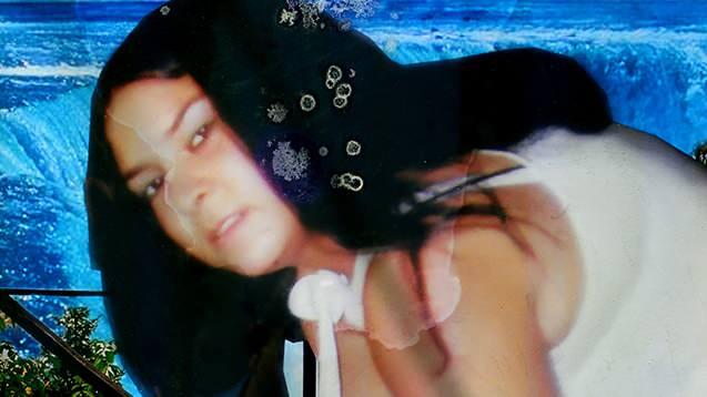 <p><span style="color:#A52A2A"><strong>2010 YILINDAN BERİ HABER ALINAMIYOR&nbsp;</strong></span></p>

<p>&nbsp;</p>

<p>Adana&rsquo;da bir şehirler arası otob&uuml;s firmasında hostes olarak &ccedil;alışan Jale S&uuml;rer, 2 Haziran 2010&rsquo;da Ankara-Adana seferinden d&ouml;nd&uuml;kten sonra otogarda erkek arkadaşı Hakan U&ccedil;ar ile buluştu.</p>

<p>&nbsp;</p>

<p>Otogardan ayrılıp, birlikte yemek yiyen &ccedil;ift, otomobille Seyhan il&ccedil;esi Sarıhamzalı Mahallesi&rsquo;ne gittikten sonra Jale ve Hakan U&ccedil;ar&rsquo;dan bir daha haber alınamadı.</p>
