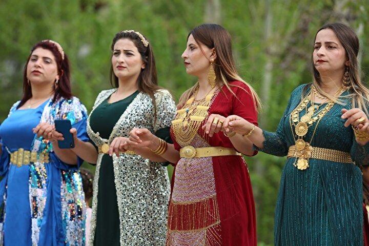 <p><em><strong>Kadınlara y&ouml;nelik yapılan asılsız haberleri kabul etmiyoruz. Cennet anaların ayaklarının altındadır. Kadınlar bizim k&uuml;lt&uuml;r&uuml;m&uuml;zde her zaman en g&uuml;zel yerdedir.&nbsp;</strong></em></p>
