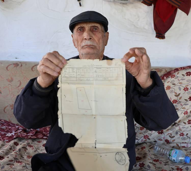 <p>Aydın'ın &Ccedil;ine il&ccedil;esi ile Muğla'nın Milas il&ccedil;e sınırları arasında kalan dağın Develi mevkinde yaşayan vatandaşlar dedelerinden kalma tapulu arazilerin yerlerinin değiştiğini iddia ederek, a&ccedil;ıklama yaptı.&nbsp;</p>
