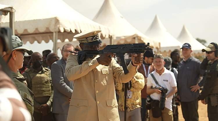 <p>ABD ile İsrail&rsquo;in İran&rsquo;a saldırısı ve Tahran&rsquo;ın buna K&ouml;rfez &uuml;lkelerini vurarak cevap vermesi t&uuml;m dengeleri değiştirdi. Batı menşeili kimi &uuml;r&uuml;nlerin sahada istenen performansı veremediğini g&ouml;ren Afrika &uuml;lkeleri i&ccedil;in ilk adres T&uuml;rkiye. Uzmanlar bunun ge&ccedil;ici bir trend değil uzun soluklu bir alım dalgası olduğu g&ouml;r&uuml;ş&uuml;nde.</p>

<p>&nbsp;</p>
