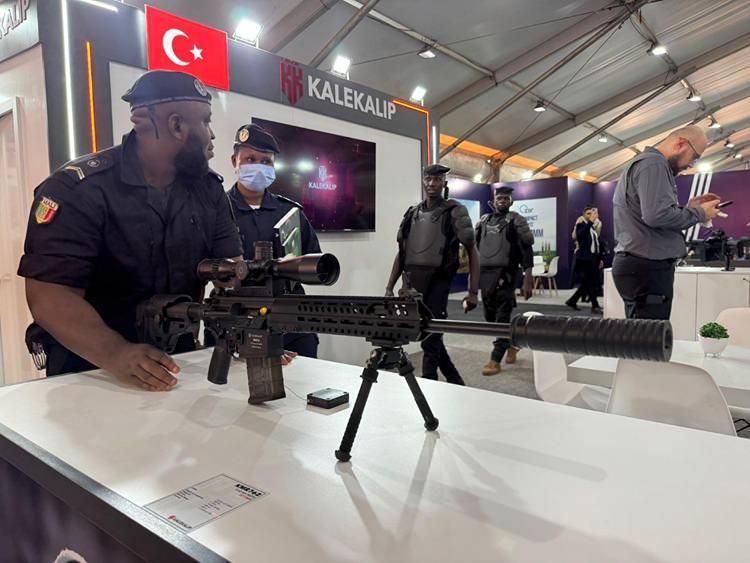 <p><span style="color:#B22222"><strong>"CİDDİ VE UZUN S&Uuml;RELİ BİR ALIM DALGASI"</strong></span></p>

<p>&ldquo;Şu an &ccedil;ok zorlu saha koşullarında dahi kendini ispat edebilen &uuml;lke sayısı bir elin parmaklarını ge&ccedil;miyor. T&uuml;rkiye bu listenin en başındaki akt&ouml;rlerden biri. Afrika &uuml;lkeleri de bunu biliyor.&nbsp;</p>
