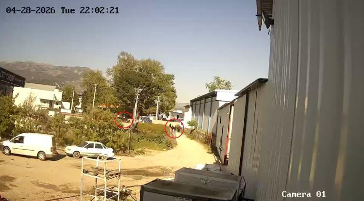 <p>Hatice Kocaefe yapılan t&uuml;m m&uuml;dahaleye rağmen kurtarılamazken abla Elif &Ccedil;.'nin diz kapağının par&ccedil;alandığı belirtildi.</p>

<p>&nbsp;</p>
