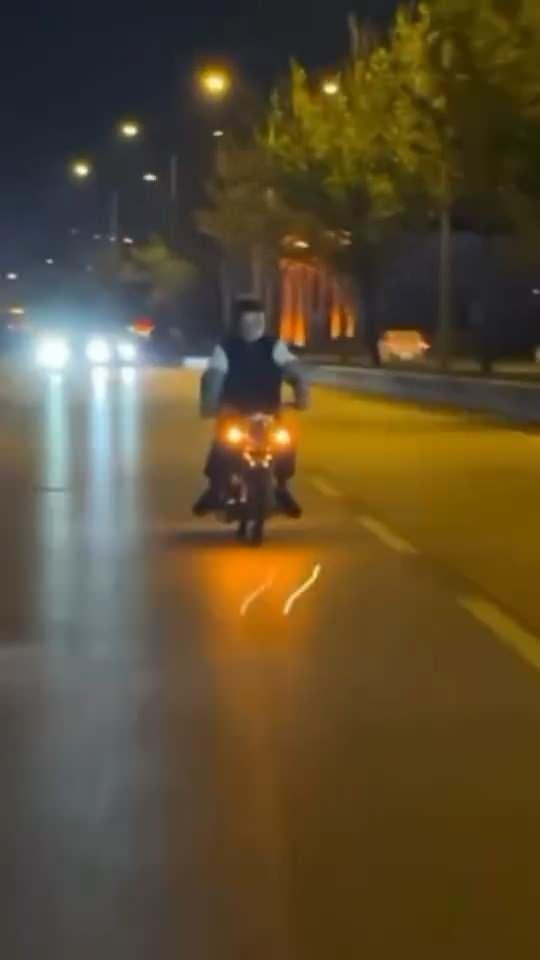 <p><span style="color:#A52A2A"><strong>AKILALMAZ ANLAR KAMERAYA YANSIDI&nbsp;</strong></span></p>

<p>&nbsp;</p>

<p>Olay, Kestel il&ccedil;esi Ankara Yolu Caddesi'nde meydana geldi.</p>
