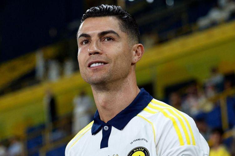 <p><span style="color:#FF0000"><strong>ŞEKERLİ VE İŞLENMİŞ GIDALAR KESİNLİKLE T&Uuml;KETMİYOR</strong></span></p>

<p><strong>Beslenmesinde avokado, taze balık, tavuk, sebze ve kinoa gibi sağlıklı gıdalara ağırlık veren Ronaldo, şekerli ve işlenmiş gıdalardan kesinlikle uzak duruyor. Barone, "Kahvaltıda avokado, kahve, yumurta yer ve asla şeker t&uuml;ketmez. Kesinlikle şeker yok" ifadelerini kullanıyor.</strong></p>
