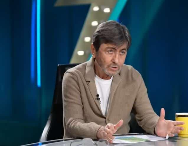 <p><strong>Fenerbah&ccedil;e ne ilk ne de son kez şampiyonluğu kaybediyor ki yıllardır olamıyor. Ben şampiyonluğun kaybedildiğine tabii ki &uuml;z&uuml;l&uuml;r&uuml;m.</strong></p>
