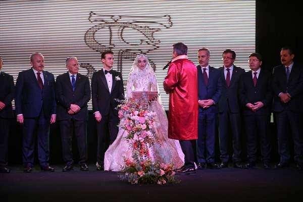 <p>AK Parti milletvekilleri Faruk &Ccedil;elik, Mehmet Muharrem Kasapoğlu ve B&uuml;lent T&uuml;fenkci, T&uuml;rk İşbirliği ve Koordinasyon Ajansı Başkanı Abdullah Eren, Bursa B&uuml;y&uuml;kşehir Belediye Başkan Vekili Şahin Biba, D&uuml;zce Belediye Başkanı Faruk &Ouml;zl&uuml;, AK Parti Bursa İl Başkanı Davut G&uuml;rkan, AK Parti İstanbul İl Başkanı Abdullah &Ouml;zdemir, Bursa Ticaret ve Sanayi Odası Başkanı İbrahim Burkay,</p>
