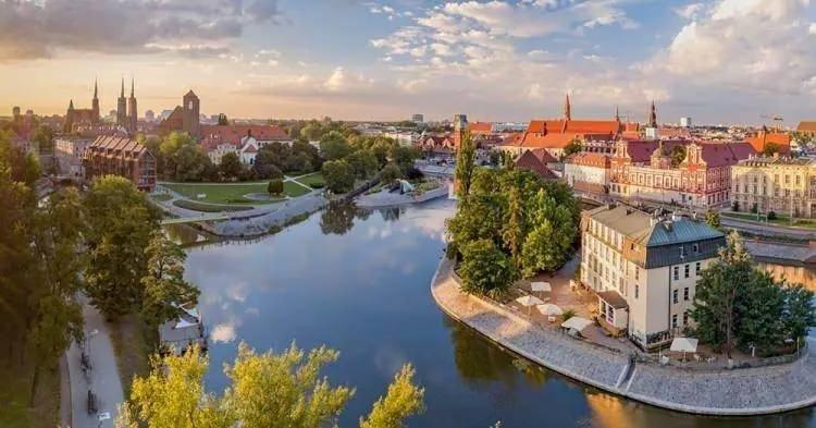 <p><strong><span style="color:rgb(178, 34, 34)">35)&nbsp; POLONYA</span>&nbsp; |&nbsp; 4.410&nbsp;</strong></p>
