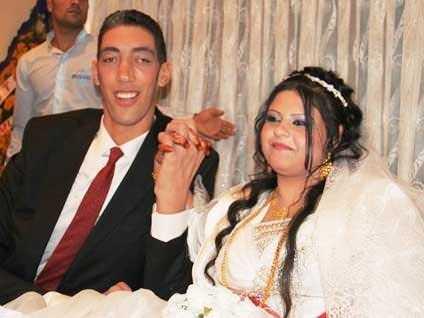 <p><span style="color:#FF0000"><strong>"EŞİM AİLESİNİ SE&Ccedil;Tİ"</strong></span></p>

<p><strong>Bir belgeselde konuşan &uuml;nl&uuml; isim, boşanma s&uuml;recinin kendisini &ccedil;ok etkilediğini belirterek "Devam edemedik. Eşim ailesini se&ccedil;ti. Boşandık. Mutluluğumuz uzun s&uuml;rmedi." diye konuştu.</strong></p>
