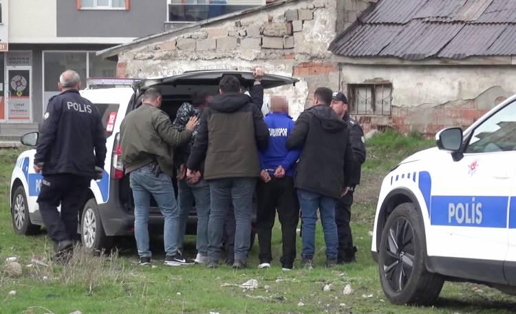 <p>Buna tepki g&ouml;steren S.T. pompalı t&uuml;feği alarak eşinin kaldığı kayınpederinin T&uuml;rbe yolu &uuml;zerinde bulunan sitedeki evine gitti.</p>
