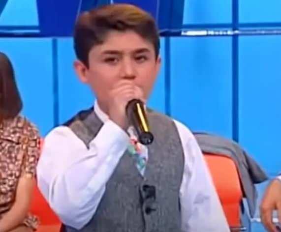 <p>Şimdilerde g&ouml;zlerden uzak bir hayat yaşamayı tercih eden Halil İbrahim K&uuml;&ccedil;&uuml;k, bu kez son g&ouml;r&uuml;nt&uuml;s&uuml;yle g&uuml;ndeme geldi.&nbsp;</p>
