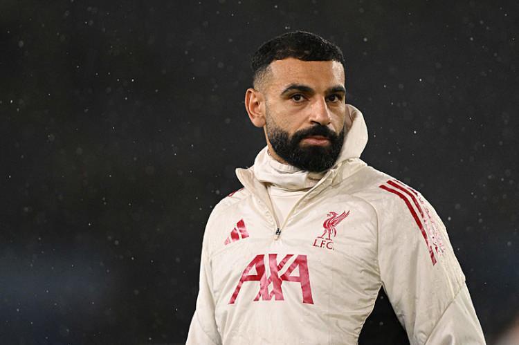 <p>Salah'ın Fenerbah&ccedil;e'den talep ettiği maaş dudak u&ccedil;uklatırken sosyal medyada bir&ccedil;ok Fenerbah&ccedil;eli taraftar da yıldız ismin yaşından dolayı bu transfere karşı &ccedil;ıkan paylaşımlar yaptı.</p>
