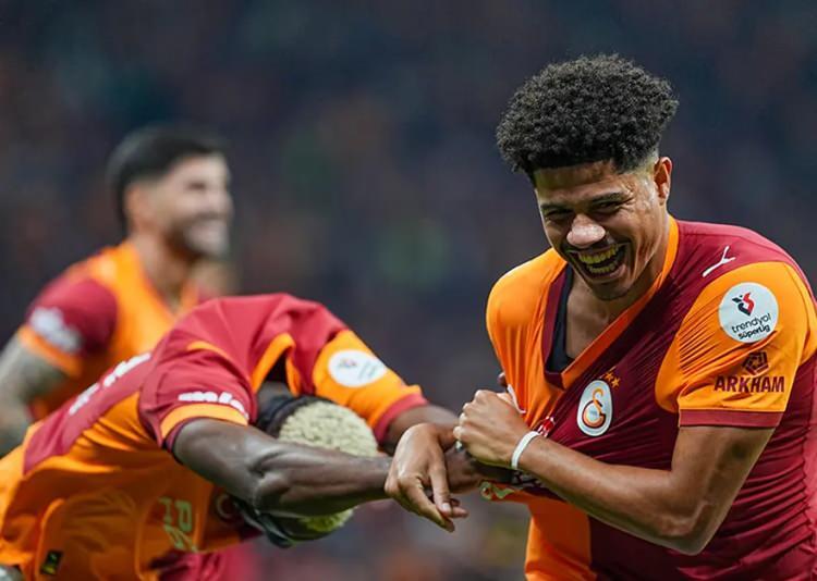 <p>Galatasaray'da yeni sezon i&ccedil;in transfer hareketliliği de şimdiden başlamış durumda.</p>
