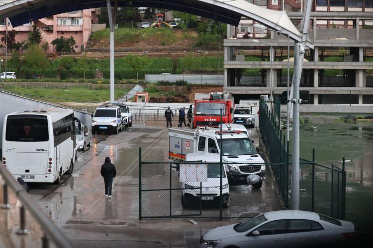 <p>Oluşan hortum nedeniyle vatandaşlar b&uuml;y&uuml;k panik yaşadı.</p>
