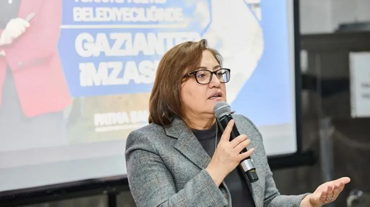<p><strong>BAŞKAN ŞAHİN'DEN İLK MESAJ</strong></p>

<p>&nbsp;</p>

<p>Gaziantep B&uuml;y&uuml;kşehir Belediye Başkanı Fatma Şahin, sosyal medya hesabından a&ccedil;ıklama yaptı.</p>
