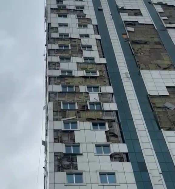 <p>&Ouml;te yandan Gaziantep B&uuml;y&uuml;kşehir Belediyesi ALO 153 &Ccedil;ağrı Merkezi, afet s&uuml;resince vatandaşlardan gelen ihbar ve talepleri kesintisiz olarak alarak ilgili ekipleri hızla y&ouml;nlendiriyor. Yoğunluğa rağmen aktif şekilde &ccedil;alışan hat &uuml;zerinden koordinasyon sağlanarak m&uuml;dahaleler hızlandırılıyor.&nbsp;</p>

<p>&nbsp;</p>
