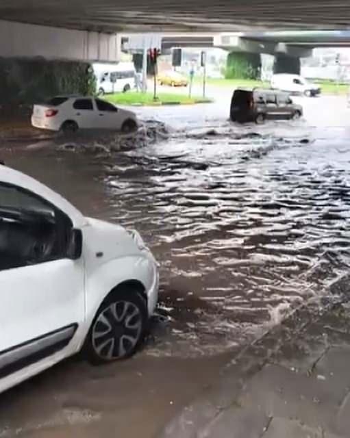 <p>Konu hakkında Koordinasyon Merkezi&rsquo;nde oluşturulan Kriz Masası&rsquo;nda a&ccedil;ıklamalarda bulunan Gaziantep B&uuml;y&uuml;kşehir Belediyesi Genel Sekreteri Sezer Cihan, yaşanan afetin b&uuml;y&uuml;kl&uuml;ğ&uuml;ne dikkat &ccedil;ekerek şunları s&ouml;yledi:&nbsp;</p>

