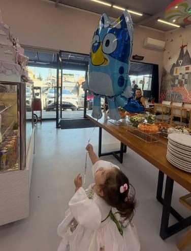 <p><span style="color:#800080"><em><strong>Sen Allah ile aramdaki en efsunlu duasın.<br />
Seni ve t&uuml;m &ccedil;ocukları korusun diye her sabah her akşam duam..</strong></em></span></p>

<p><span style="color:#800080"><em><strong>2 yaş armağanı olarak peşinden koşarken kendime ısmarladığım t&uuml;m d&uuml;ş&uuml;şler helal olsun annem..&nbsp;</strong></em></span></p>

<p><span style="color:#800080"><em><strong>Sen benim kendimde se&ccedil;tiğim ve sarmaladığım en g&uuml;zel par&ccedil;amsın.. daima"</strong></em></span></p>
