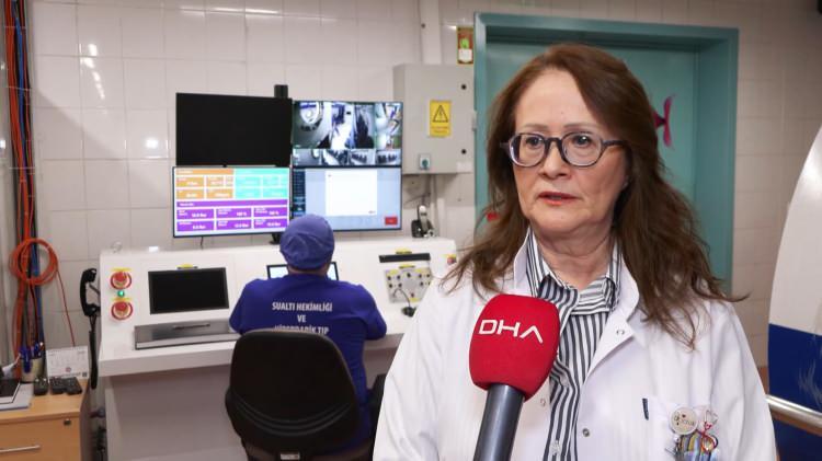 <p>Şenol'un tedavisini &uuml;stlenen Do&ccedil;. Dr. Selin Gamze S&uuml;men, <strong><em>"Aslında bu t&uuml;r olgularda en etkili ve tek tedavi hiperbarik oksijen tedavisi diyebilirim. Şu anda bulunmuş tamamen iyileştirici bir tedavi y&ouml;ntemi yok. Bu t&uuml;r santral retinal arter tıkanıklığına bağlı ani g&ouml;rme kayıplarında şu anda en iyi sonu&ccedil;ları ve en hızlı sonu&ccedil;ları hiperbarik oksijen tedavisiyle alıyoruz."</em></strong> diye konuştu.</p>
