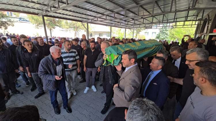 <p><span style="color:#A52A2A"><strong>TOPRAĞA VERİLDİ&nbsp;</strong></span></p>

<p>&nbsp;</p>

<p>Kılınan cenaze namazının ardından 3 yaşındaki Aybars Pehlivanoğlu, Beşbinevler Aile Mezarlığı&rsquo;nda toprağa verildi.&nbsp;</p>
