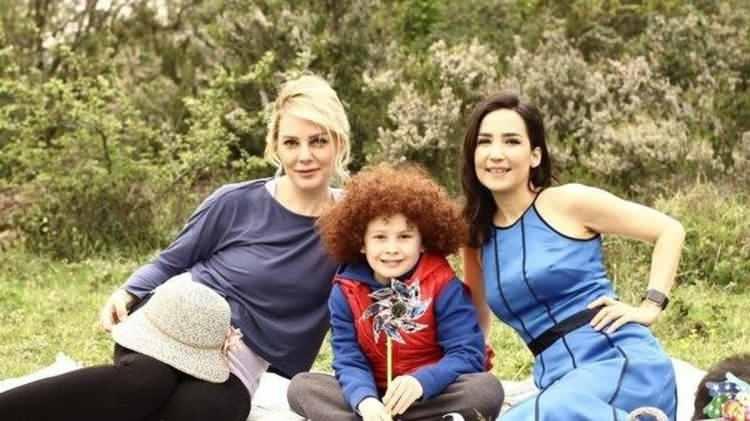 <p><strong>&Uuml;nl&uuml; sanat&ccedil;ının avukatının a&ccedil;ıklamalarından sonra g&ouml;zler yeniden Beste A&ccedil;ar'a &ccedil;evrildi.</strong></p>
