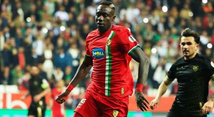 <p>Diagne, bu sezon Amed formasıyla attığı 29 golle&nbsp;2018-2019'da Altay formasıyla 29 gol&uuml; bulunan Marco Paixao'nun rekorunu egale etti.</p>

