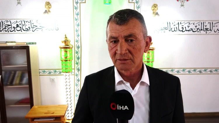 <p><span style="color:#A52A2A"><strong>TAŞ YAPIYA AİT DEĞİL&nbsp;</strong></span></p>

<p>&nbsp;</p>

<p>Parmak&ouml;ren Mahallesi Muhtarı Mehmet Dinler, Restorasyonun 2024 yılında başladığını belirten Dinler, Vakıflar B&ouml;lge M&uuml;d&uuml;rl&uuml;ğ&uuml; ekiplerinin yaptığı incelemelerde <span style="color:#A52A2A"><strong><em>duvar i&ccedil;erisindeki taşın yapıya ait olmadığının tespit edildiğini s&ouml;yledi. </em></strong></span></p>

<p>&nbsp;</p>

<p>Taşın &ccedil;ıkarılmasıyla birlikte duvar i&ccedil;inde bir boşluk (oyuk) ortaya &ccedil;ıktığını ifade eden Dinler, <strong><em>"Ustalar o boşluğu a&ccedil;ınca i&ccedil;inden &ccedil;ok sayıda kağıt par&ccedil;ası &ccedil;ıktı. Profes&ouml;r hocalarımızla birlikte bunları dikkatlice sehpaların &uuml;zerine yaydık. &Ccedil;ok hassas oldukları i&ccedil;in zarar g&ouml;rmemesi adına Ankara'ya g&ouml;nderilmesine karar verildi."</em></strong> dedi.</p>

<p>&nbsp;</p>

<p>Mehmet Dinler ayrıca, par&ccedil;alar arasında nehir benzeri &ccedil;izimler, bitki ve farklı fig&uuml;rlerin de bulunduğunu, ilk etapta eserin ne olduğunun tam olarak belirlenemediğini aktardı.</p>
