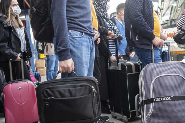 <p><strong>23 Mayıs Cumartesi</strong>:&nbsp;Hafta sonu tatili.</p>

<p><strong>24 Mayıs Pazar:&nbsp;</strong>Hafta sonu tatili.</p>

<p>Sadece 4 g&uuml;n izin kullanarak şimdiden 9 g&uuml;n tatil yaptınız!</p>
