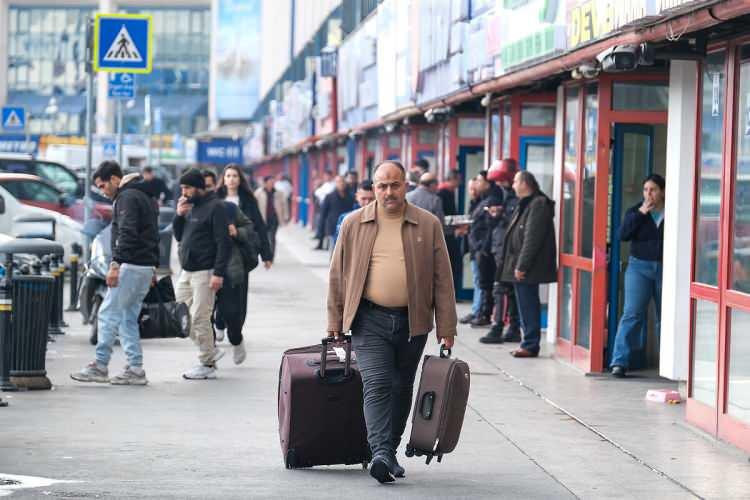 <p><span style="color:#B22222"><strong>5,5 G&Uuml;N İZİN 16 G&Uuml;N TATİL!&nbsp;</strong></span></p>

<p>Eğer 18-20-21-22-25-26 Mayıs tarihlerinde (toplamda 5,5 iş g&uuml;n&uuml;) izin almayı başarırsanız, işe tam 16 g&uuml;n boyunca uğramayacaksınız.</p>
