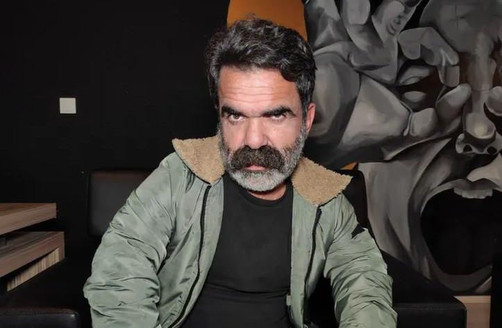 <p>&Ouml;zmol, bu kez Cihangir sokaklarında kameralara yansıdı.&nbsp;</p>

