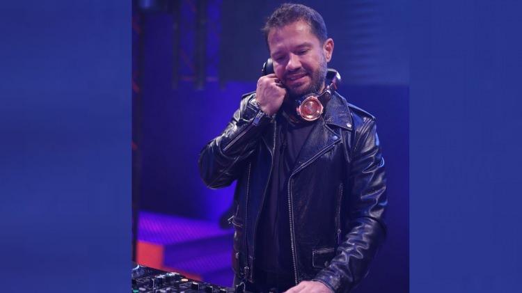 <p>Sokağın k&ouml;t&uuml; durumda bırakıldığına dikkat &ccedil;eken Doğulu, bozuk taş yollar, &ccedil;ukurlar ve yağmur suyu birikintilerinin hem yayalara hem de ara&ccedil; sahiplerine zorluk &ccedil;ıkardığına vurgu yaptı.</p>
