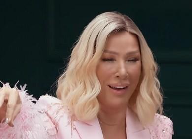 <p><span style="color:#B22222"><strong>ADETA DİLİ TUTULDU</strong></span></p>
