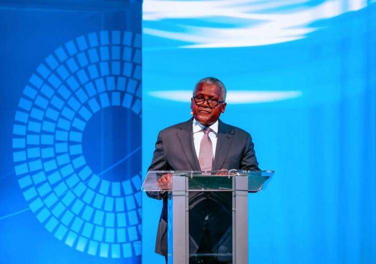 <p>POLİTİKA UYUMU VE UZUN VADELİ DESTEK ŞARTIYLA</p>

<p>&nbsp;</p>

<p>Dangote'nin vizyonu yalnızca Batı Afrika ile sınırlı değil. Ge&ccedil;tiğimiz hafta Nairobi'de d&uuml;zenlenen Afrika'yı İnşa Ediyoruz zirvesinde Kenya Devlet Başkanı William Ruto ve Uganda Devlet Başkanı Yoweri Museveni ile bir araya gelen milyarder, Doğu Afrika'da petrol rafinaj operasyonlarını genişletme niyetini resmen duyurdu.&nbsp;</p>

<p>&nbsp;</p>
