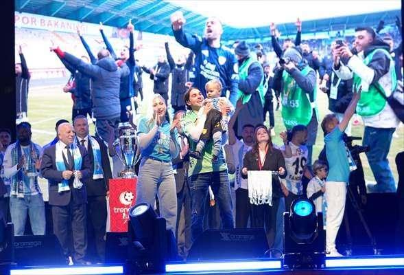 <p>Kul&uuml;p başkanı Ahmet Dal ise şampiyonluğun bir g&uuml;nde kazanılmadığını dile getirerek, ş&ouml;yle konuştu:</p>
