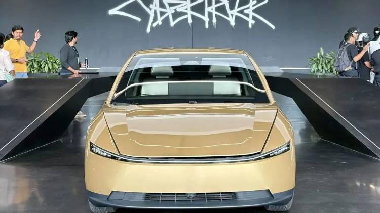 <p>Musk, analist toplantısında &uuml;retimin başlangı&ccedil;ta "yavaş" olacağını ancak yıl sonunda hızlanarak b&uuml;y&uuml;yeceğini belirtti. Tesla, Cybercab ile birlikte Tesla Semi tır modeli i&ccedil;in de bu yıl "seri &uuml;retime" ge&ccedil;me hedefi taşıyor. Şirket, FSD programının yıl sonuna kadar yaklaşık bir d&uuml;zine eyalette faaliyete ge&ccedil;mesini umuyor. Ancak şimdilik temkinli yaklaşıyorlar.</p>
