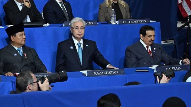 <p>Kazakistan Cumhurbaşkanı Tokayev Şubat ayında, gelecekte &uuml;lkesinin Gazze Barış Kurulu&rsquo;nun farklı d&uuml;zey ve &ouml;l&ccedil;eklerdeki toplantılarına ev sahipliği yapabileceğini s&ouml;yleyerek, "Barış Kurulu&rsquo;na gecikmeksizin &ouml;nemli miktarda mali kaynak sağlamaya hazırız." demişti.</p>

<p>&nbsp;</p>
