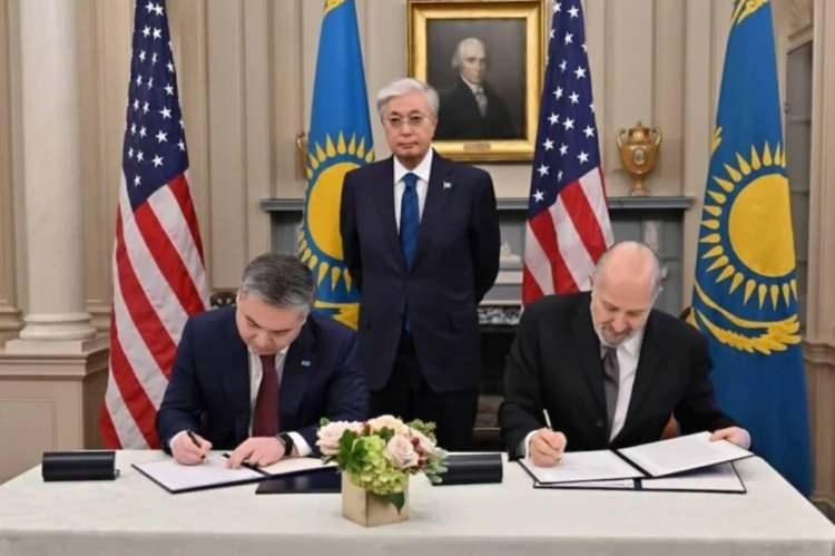 <p>Kasım C&ouml;mert Tokayev, Kazakistan&rsquo;ın sağlık birlikleri dahil olmak &uuml;zere askeri personelini konuşlandırmaya ve Sivil-Askeri Koordinasyon Merkezi&rsquo;ne g&ouml;zlemciler g&ouml;ndererek, Uluslararası İstikrar G&uuml;c&uuml;'ne (ISF) destek vermeye istekli olduğunu da belirtti.</p>
