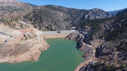 <p><span style="color:#B22222"><strong>YALNIZARDI&Ccedil; BARAJI (ANTALYA) </strong></span></p>

<p><span style="color:#B22222"><strong>&rarr; %99.4</strong></span></p>
