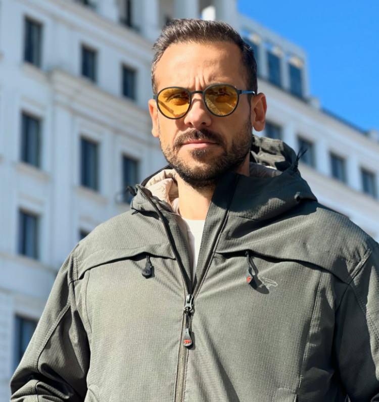 <p><strong>Yaşanan bu "kaos" ortamını ve insanların mutsuzluğunu sevgi eksikliğine bağlayan Erdim, toplumdaki şiddet sarmalını sorguladı.</strong></p>

<p>&nbsp;</p>
