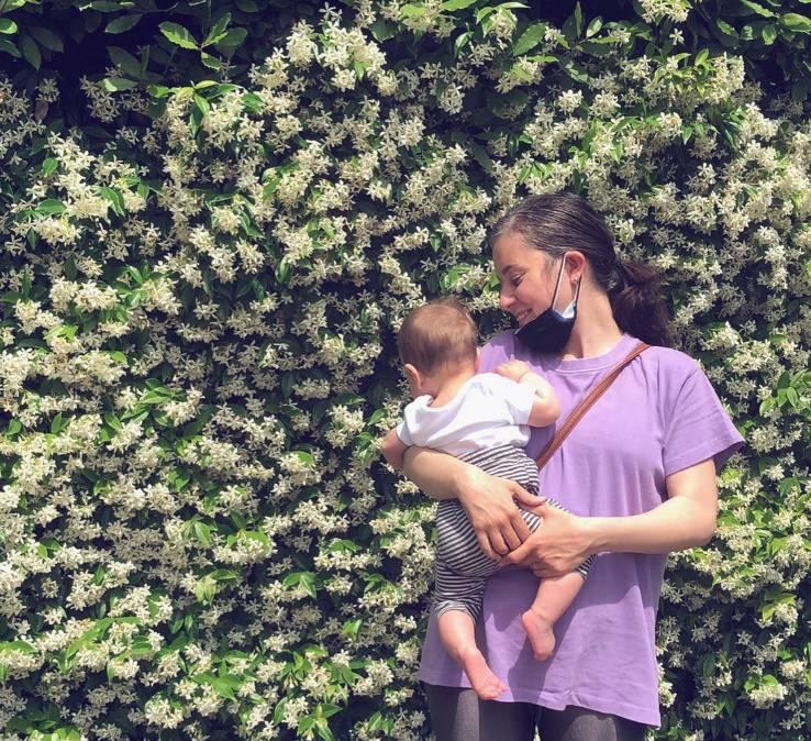 <p>&Uuml;nl&uuml; &ccedil;ift mutluluklarını 2021 yılında kucaklarına aldıkları oğullarıyla ta&ccedil;landırdı.</p>
