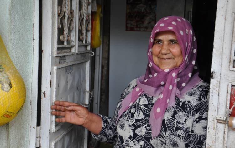 <p>Aynı yıl ilkbaharda kentte gelen leyleklerden biri, depremde caminin yıkılan aleminin yerine yuva yaptı. Bunun &uuml;zerine alemin onarımı ertelendi.&nbsp;</p>
