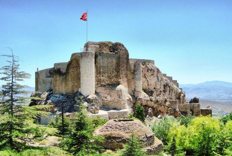 <p><span style="color:#B22222"><strong>23. ELAZIĞ - HARPUT KALESİ</strong></span></p>
