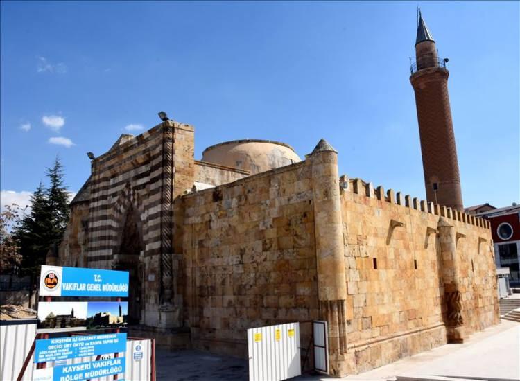 <p><strong>40. KIRŞEHİR - CACABEY MEDRESESİ</strong></p>
