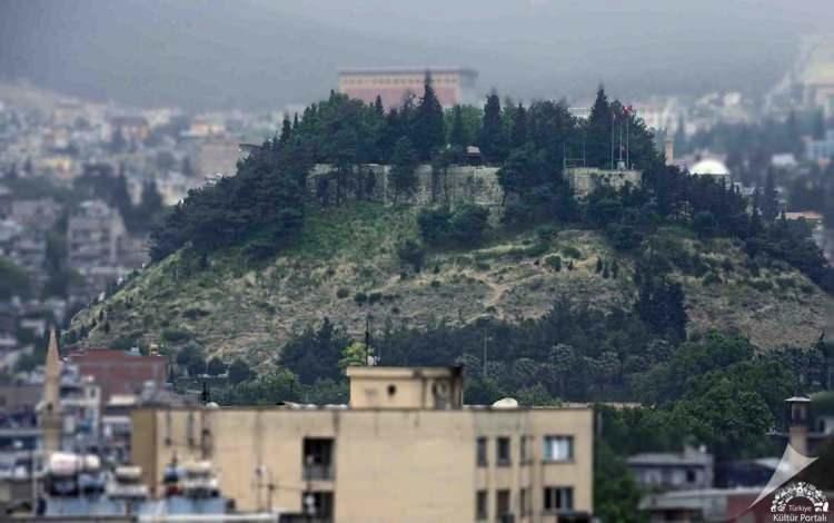 <p><strong>46. KAHRAMANMARAŞ - TARİHİ KAHRAMANMARAŞ KALESİ</strong></p>

