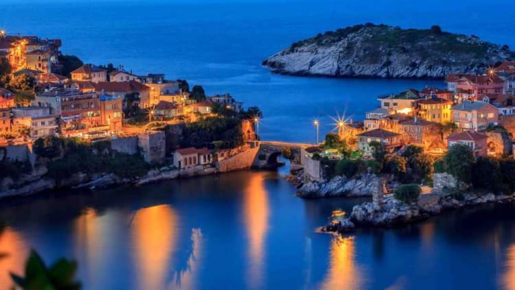 <p><strong>74. BARTIN: AMASRA KALESİ</strong></p>
