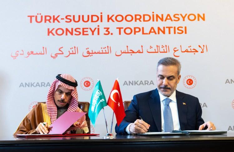 <p>T&uuml;rkiye ile Suudi Arabistan arasındaki seyahat kurallarında tarihi bir değişiklik ger&ccedil;ekleşti.</p>

<p>&nbsp;</p>
