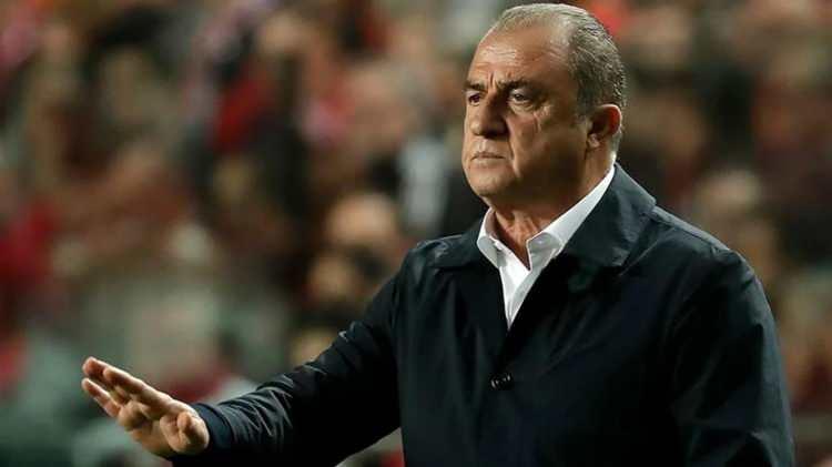 <p><strong>"GALATASARAY'IN BAYRAĞI HEP Y&Uuml;KSEKLERDE OLMALIDIR"</strong></p>

